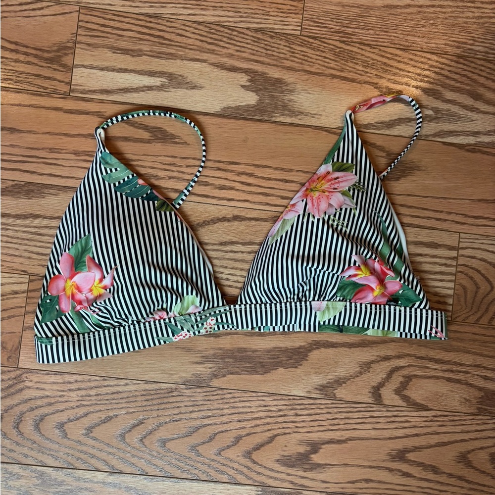 La vie en rose floral bikini top